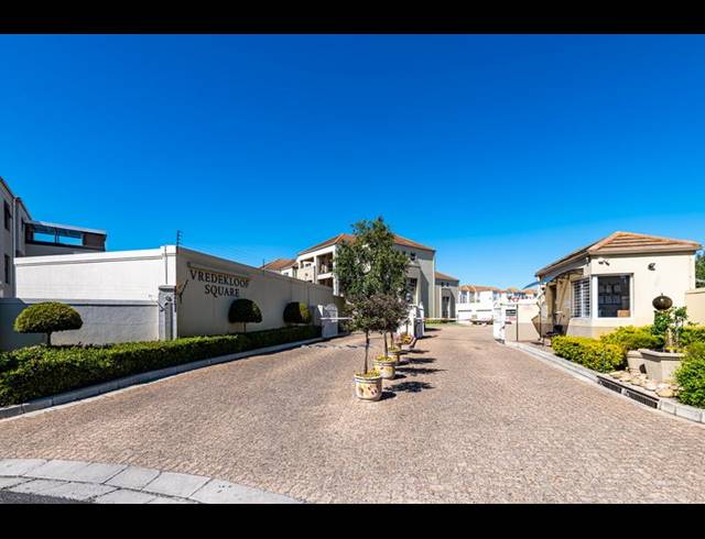 2 BEDROOM PROPERTY TO RENT IN VREDEKLOOF EAST